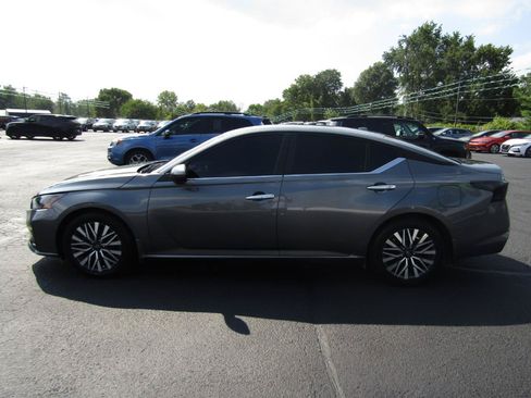 Used 2023 Nissan Altima 2.5 SV FWD image 4