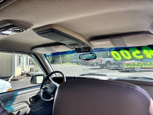 Used 1999 Chevrolet Suburban 4WD w/ Preferred Equipment Group 3 image 13