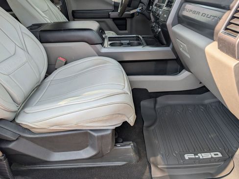 Used 2019 Ford F250 XLT w/ XLT Value Package image 24