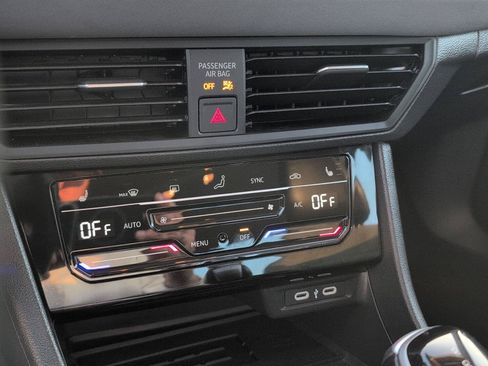 Used 2025 Volkswagen Jetta SE FWD image 29