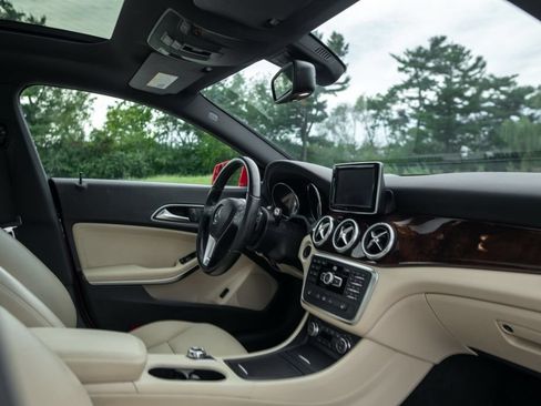 Used 2014 Mercedes-Benz CLA 250 image 24