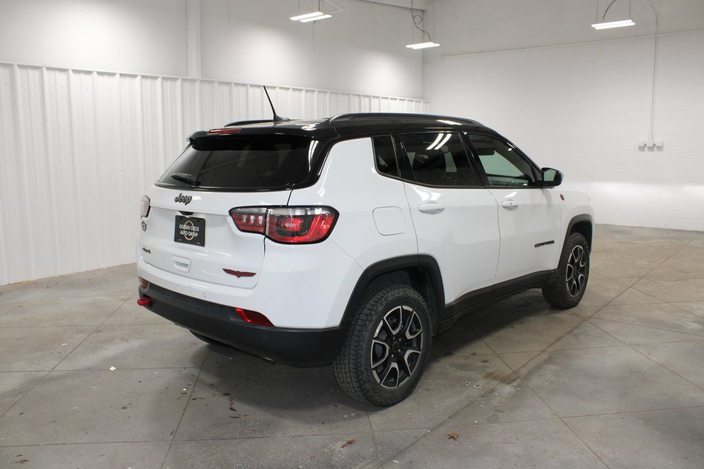 Used 2025 Jeep Compass Trailhawk AWD/4WD image 9