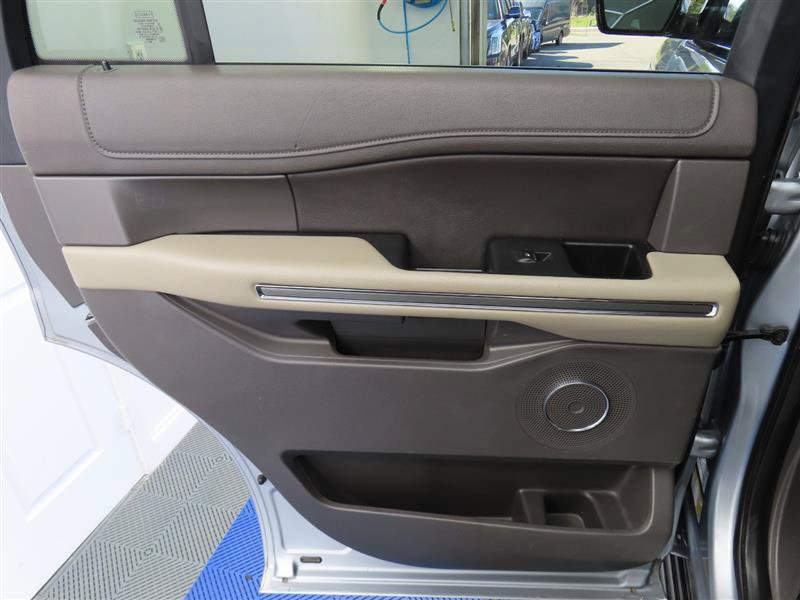 Used 2020 Ford Expedition XLT w/ Equipment Group 202A AWD/4WD image 27