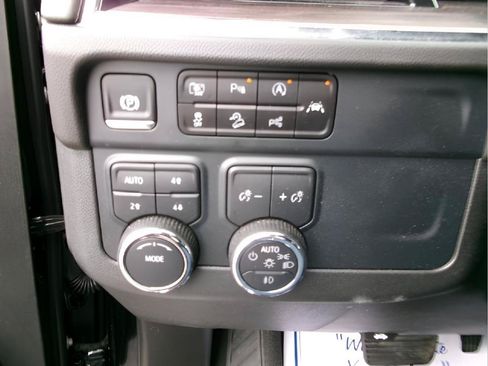Used 2025 Chevrolet Suburban Z71 AWD/4WD image 16