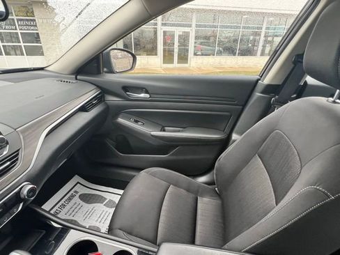 Used 2024 Nissan Altima 2.5 SV FWD image 19