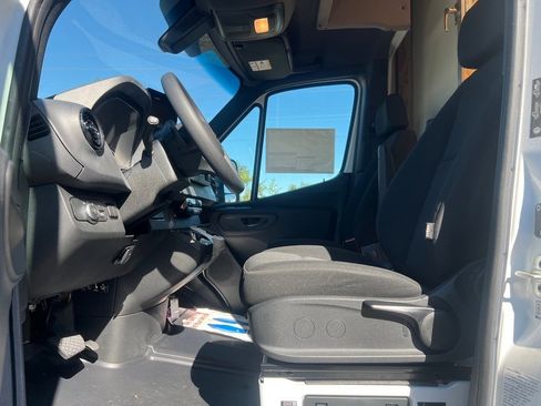 Used 2024 Mercedes-Benz Sprinter 4500 image 14