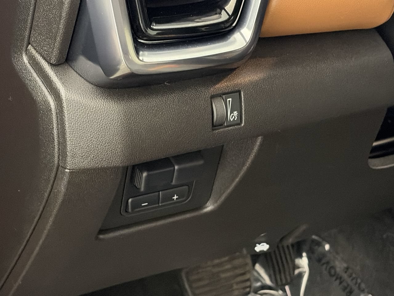 Used 2024 GMC Canyon AT4 w/ AT4 Premium Package AWD/4WD image 13