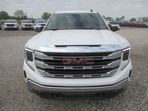 New 2026 GMC Sierra 1500 SLE image 11