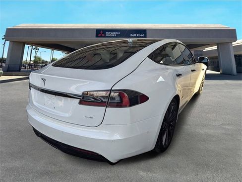 Used 2021 Tesla Model S Plaid image 4