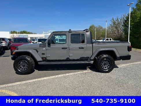 Used 2020 Jeep Gladiator Overland image 3