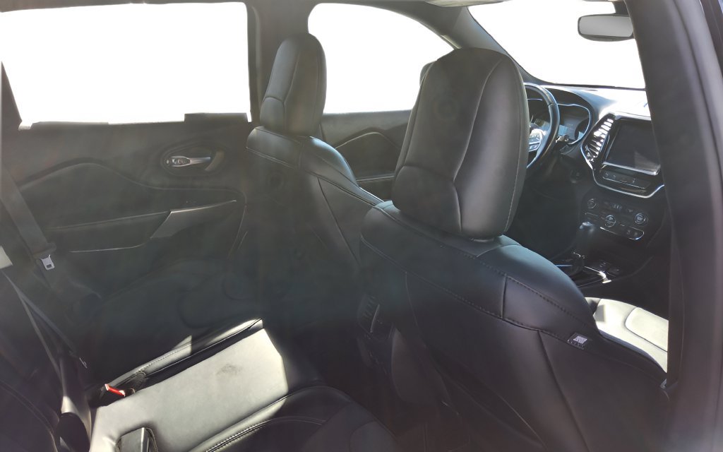 Used 2021 Jeep Cherokee High Altitude AWD/4WD image 34
