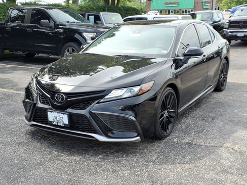 Used 2022 Toyota Camry XSE FWD image 3