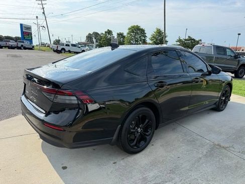 Used 2025 Honda Accord SE image 10