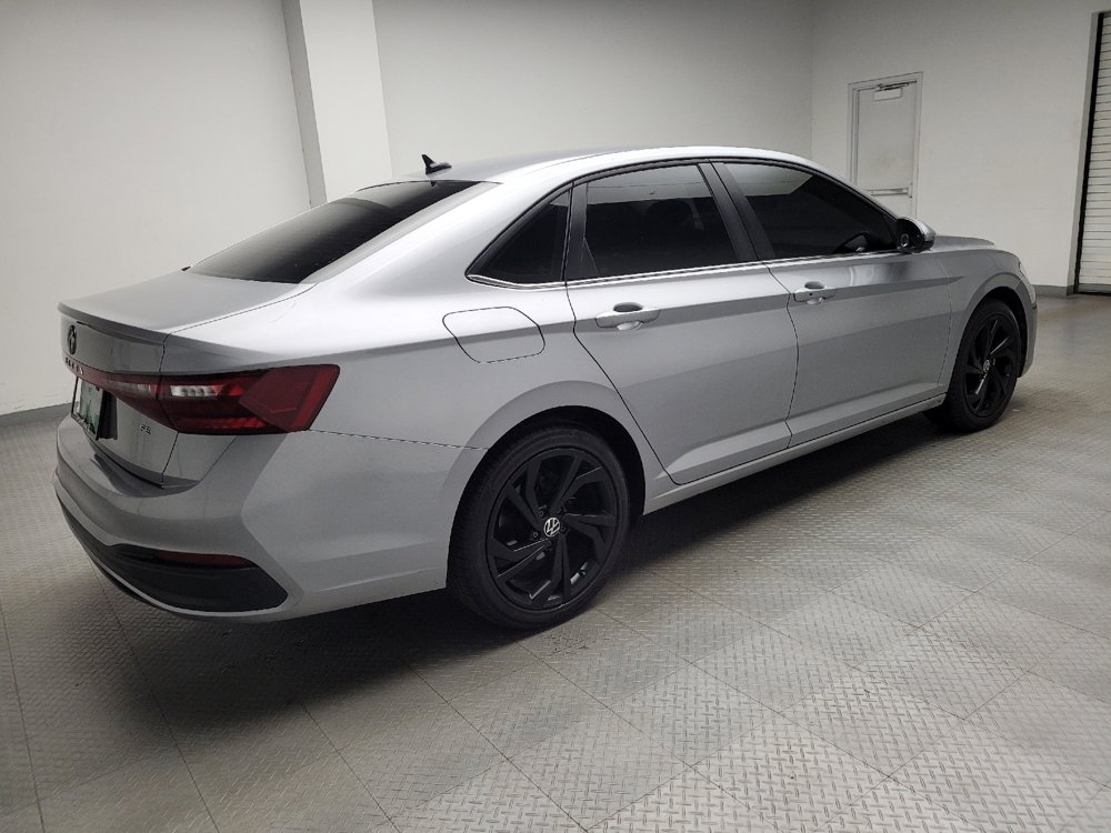 Used 2025 Volkswagen Jetta SE FWD image 10