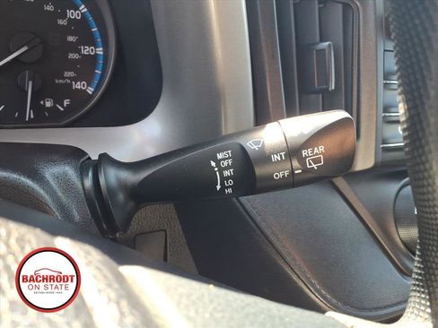 Used 2018 Toyota RAV4 LE AWD/4WD image 21