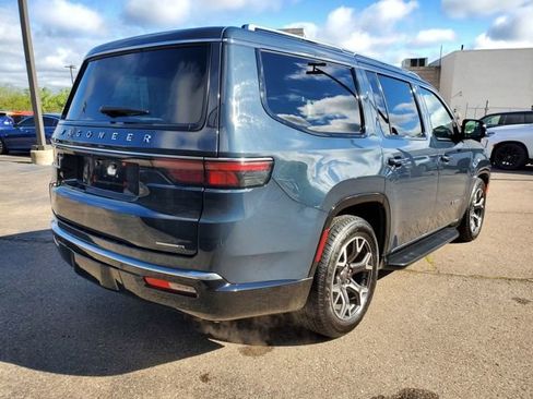 Used 2024 Jeep Wagoneer Series III image 3