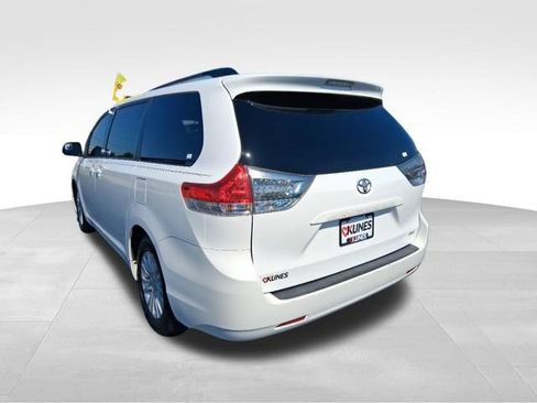 Used 2012 Toyota Sienna XLE w/ Entertainment Pkg FWD image 10