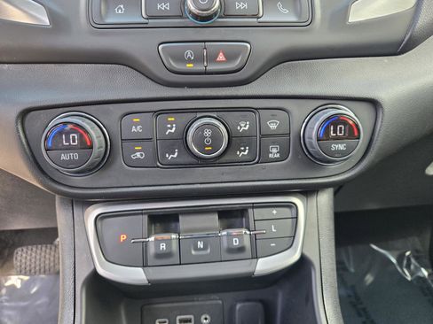 Used 2023 GMC Terrain SLE w/ Driver Convenience Package image 11