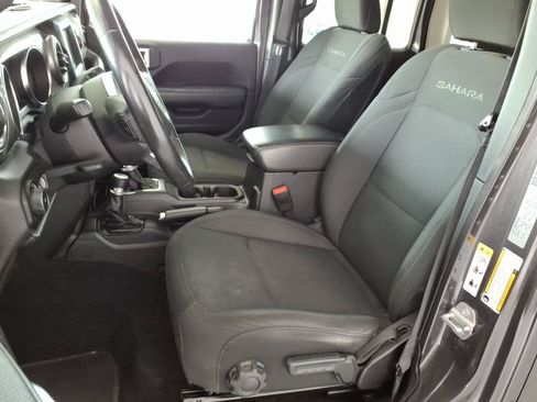Used 2019 Jeep Wrangler Unlimited Sahara AWD/4WD image 13