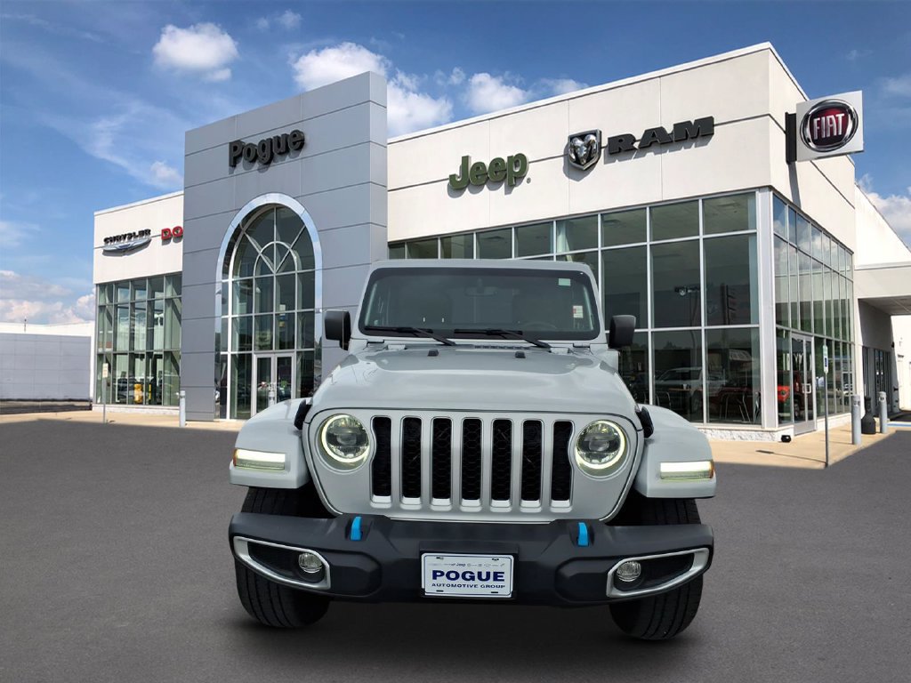 Used 2023 Jeep Wrangler Unlimited Sahara w/ Cold Weather Group AWD/4WD image 8