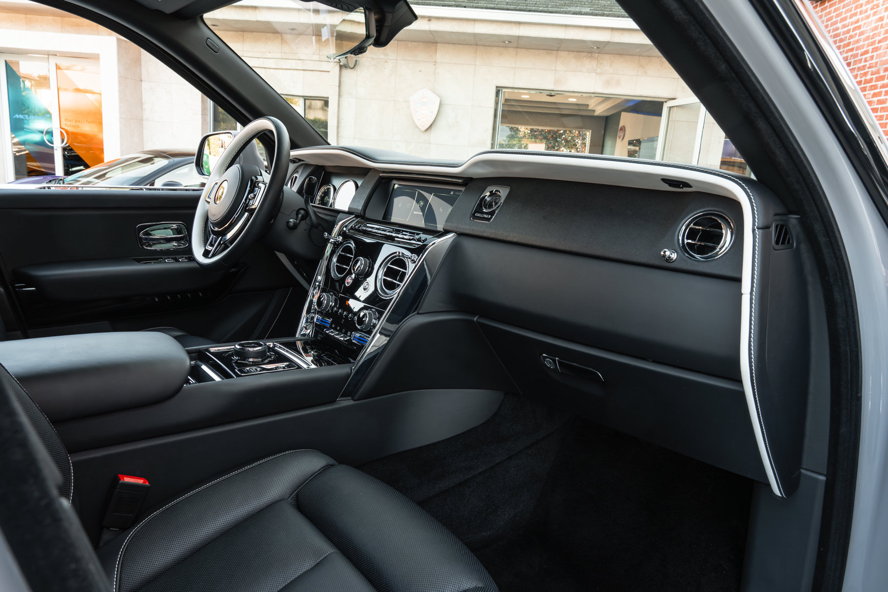 Used 2024 Rolls-Royce Cullinan AWD/4WD image 18