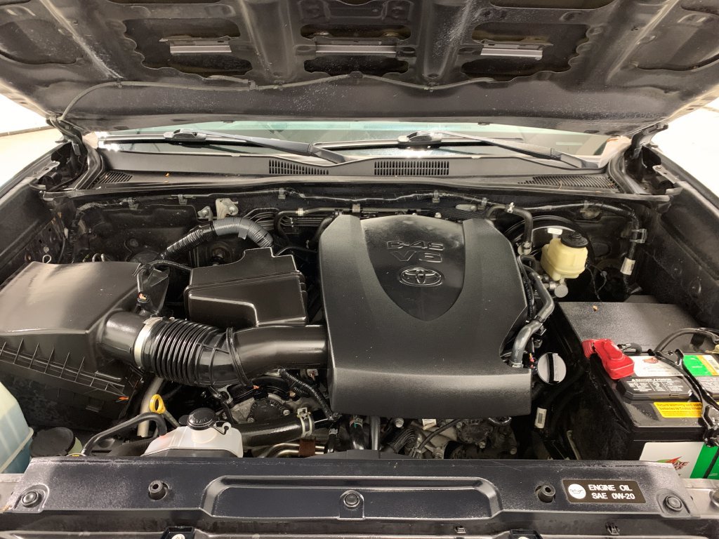 Used 2016 Toyota Tacoma TRD Sport w/ Towing Package AWD/4WD image 15