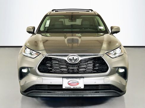 New 2026 Toyota Highlander Limited AWD/4WD image 2