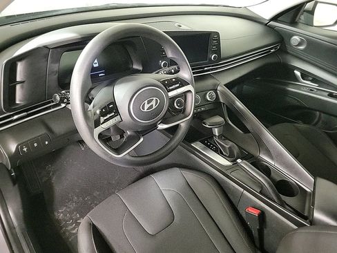 Used 2024 Hyundai Elantra SE image 13