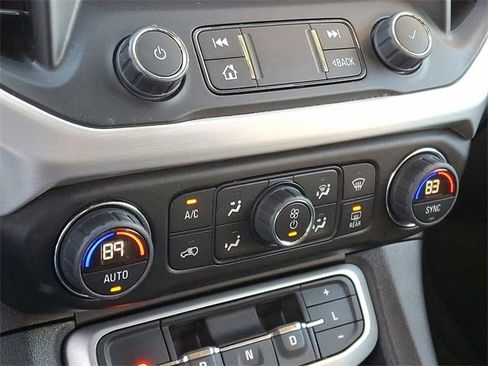 Used 2023 GMC Acadia SLT image 19