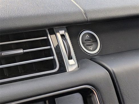 Used 2016 Land Rover Range Rover HSE image 24