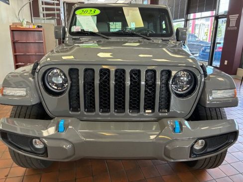 Used 2023 Jeep Wrangler Unlimited Sahara AWD/4WD image 5
