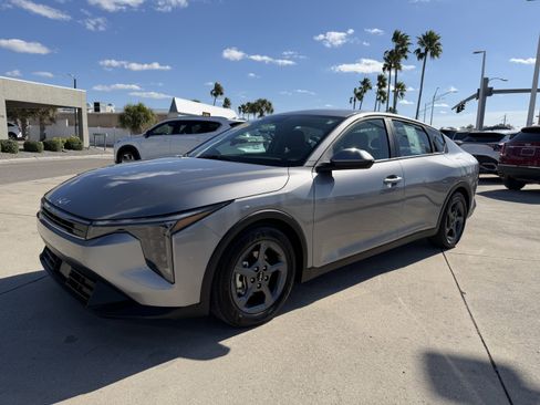 Certified 2025 Kia K4 LXS image 8
