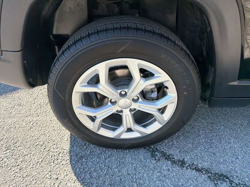 Used 2024 Jeep Compass Latitude image 15