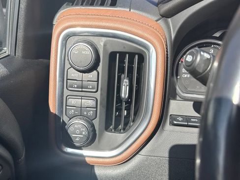 Used 2020 Chevrolet Silverado 1500 High Country w/ Technology Package AWD/4WD image 17