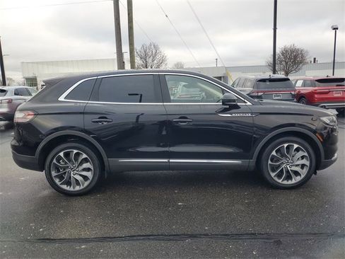 Certified 2023 Lincoln Nautilus Reserve image 8