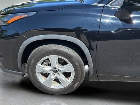 Used 2024 Toyota Highlander LE FWD image 30