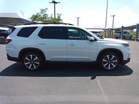 Certified 2023 Honda Pilot Touring image 2