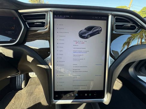 Used 2015 Tesla Model S 85D image 27