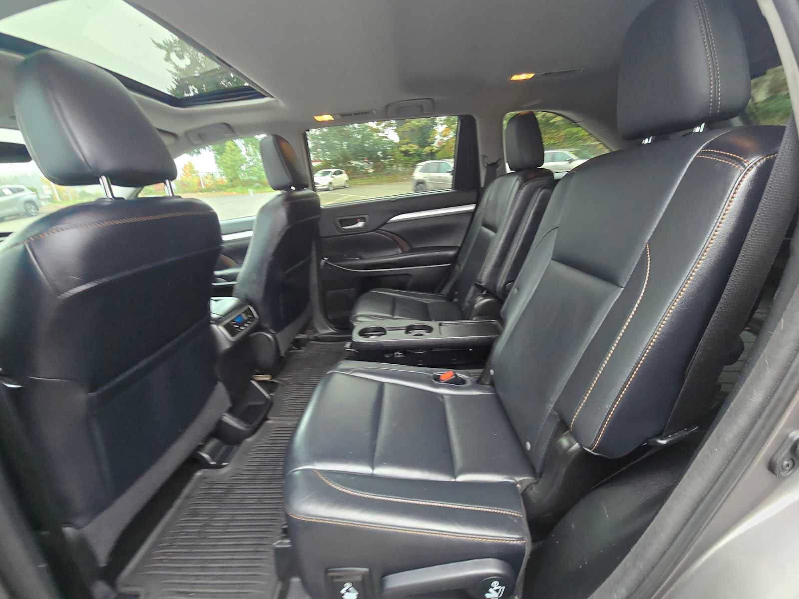 Used 2016 Toyota Highlander XLE AWD/4WD image 16