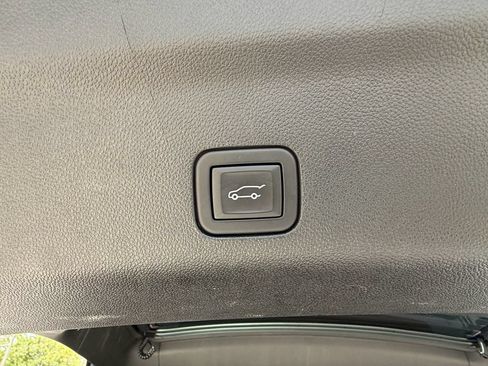 Used 2023 Chevrolet Tahoe Premier RWD image 16