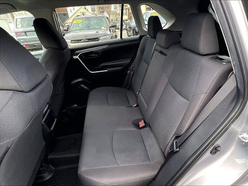 Used 2021 Toyota RAV4 LE AWD/4WD image 15