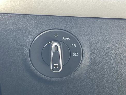 New 2026 Volkswagen Taos SE FWD image 19