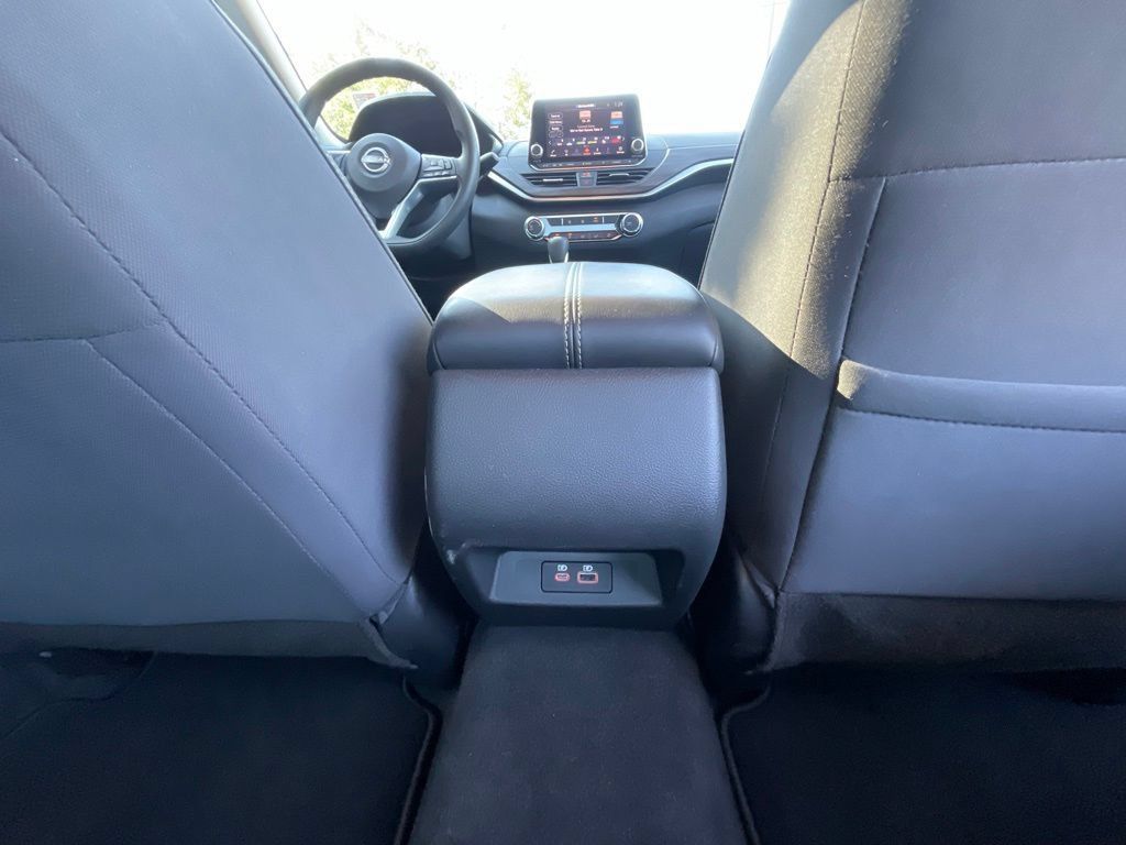 Used 2025 Nissan Altima 2.5 SV FWD image 25