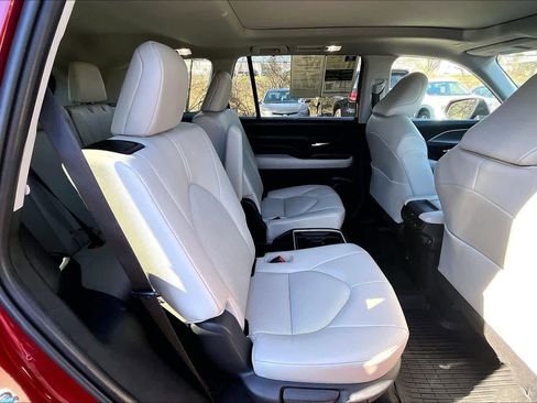 Certified 2025 Toyota Grand Highlander AWD Hybrid image 18