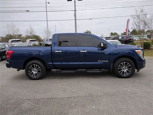 Used 2021 Nissan Titan SV w/ SV Convenience Package image 4