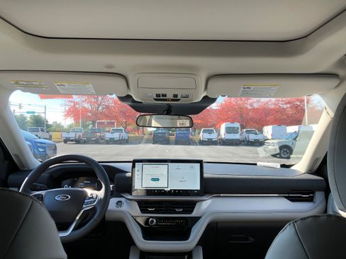 New 2026 Ford Explorer Active w/ Active Comfort Package image 12