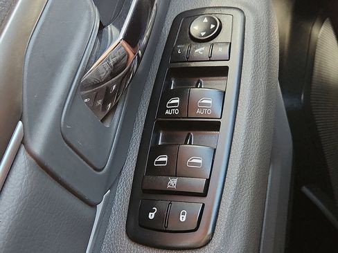 Used 2018 RAM 1500 SLT AWD/4WD image 17