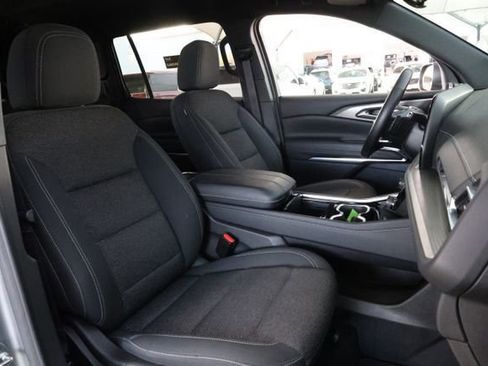 Used 2024 Chevrolet Traverse LT image 25