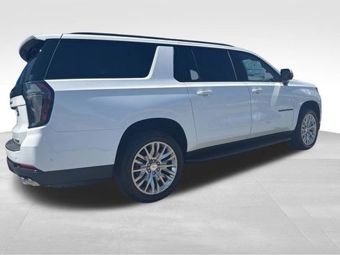 New 2026 Chevrolet Suburban RST AWD/4WD image 14