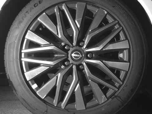Used 2025 Nissan Altima 2.5 SV FWD image 15